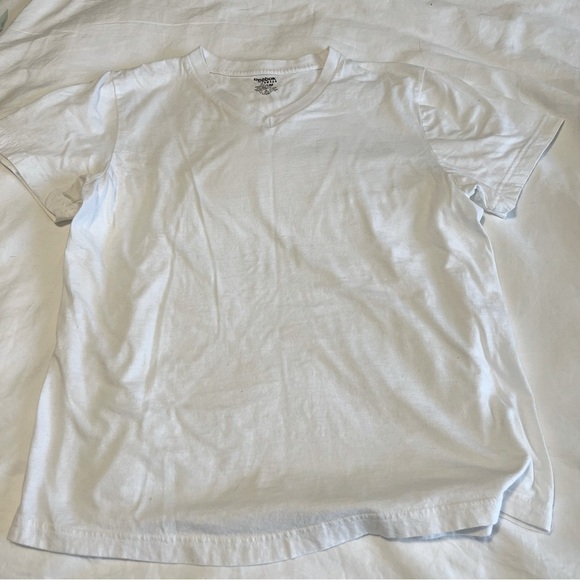 $10 Reebok V-neck T-shirt size medium - Picture 4 of 7